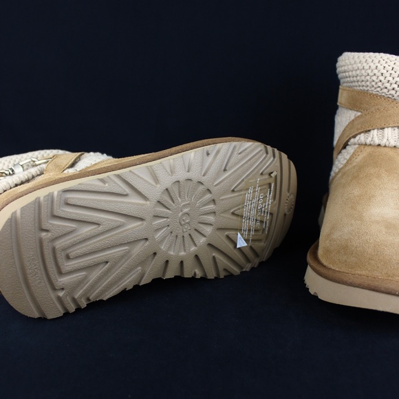 UGG AUSTRALIA 1098080 CHE Chestnut Purl Strap Boot - Picture 10 of 10